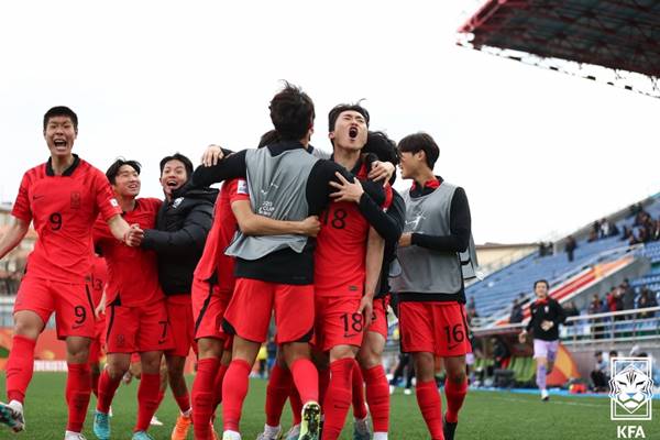 منتخب كوريا يتأهل إلى نهائيات كأس العالم لكرة القدم للشباب 