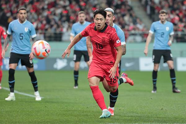 المنتخب الكوري لكرة القدم يخسر أمام منتخب أوروغواي في مباراة ودية 